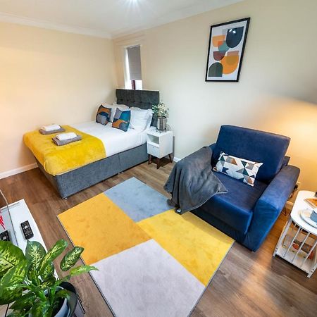 Grange Studio Apartment - Heathrow Staines-upon-Thames Exterior foto
