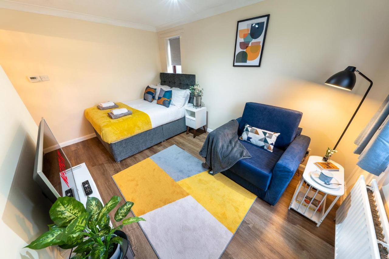 Grange Studio Apartment - Heathrow Staines-upon-Thames Exterior foto