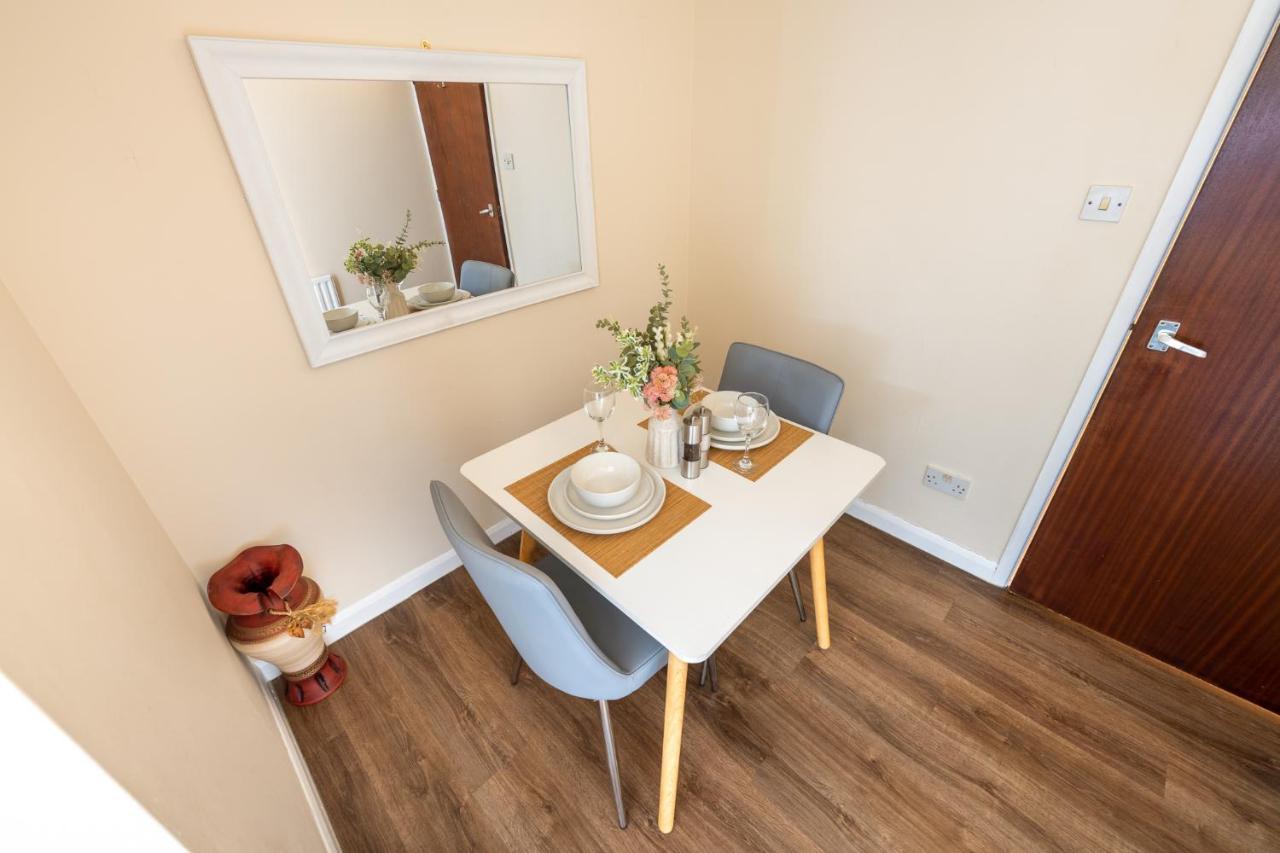 Grange Studio Apartment - Heathrow Staines-upon-Thames Exterior foto