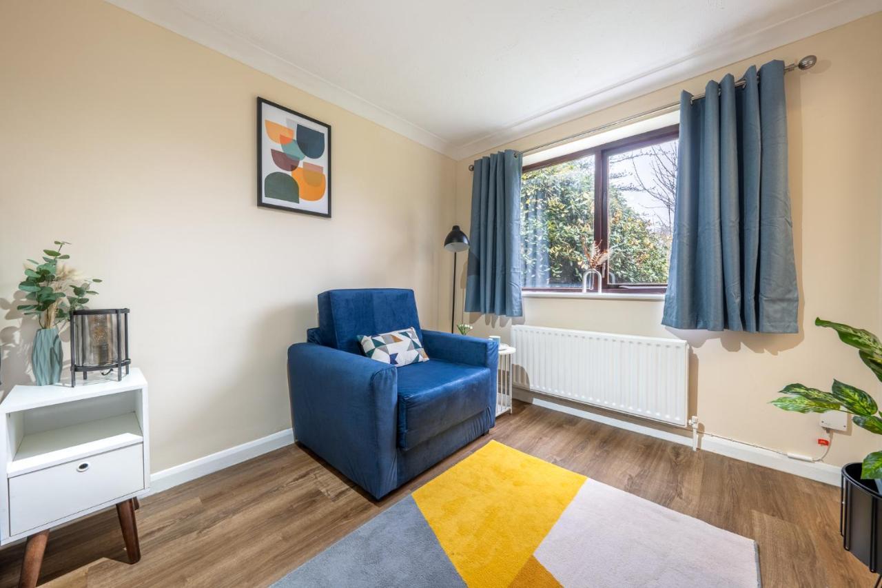 Grange Studio Apartment - Heathrow Staines-upon-Thames Exterior foto
