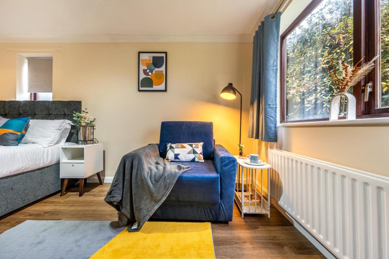 Grange Studio Apartment - Heathrow Staines-upon-Thames Exterior foto