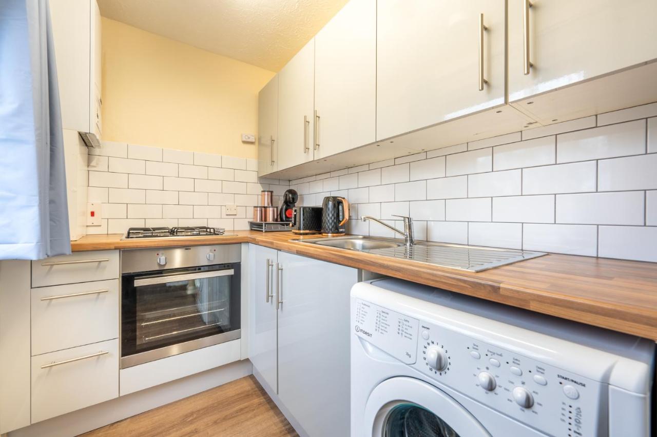 Grange Studio Apartment - Heathrow Staines-upon-Thames Exterior foto