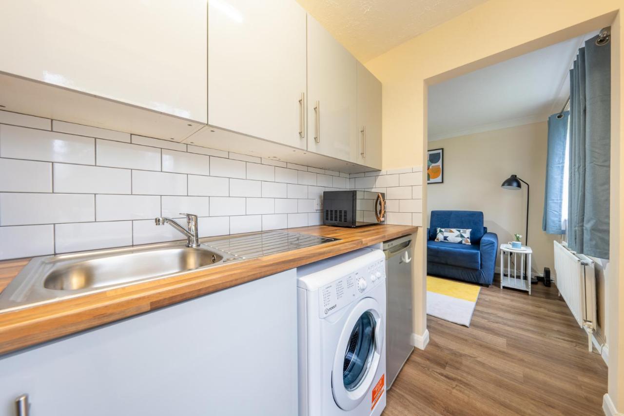 Grange Studio Apartment - Heathrow Staines-upon-Thames Exterior foto