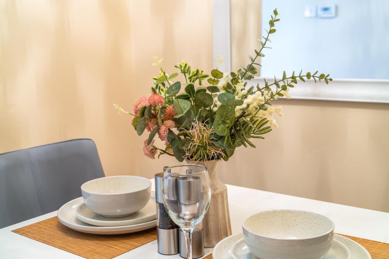 Grange Studio Apartment - Heathrow Staines-upon-Thames Exterior foto